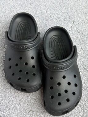 CROCS Classic Kids Clog in Black